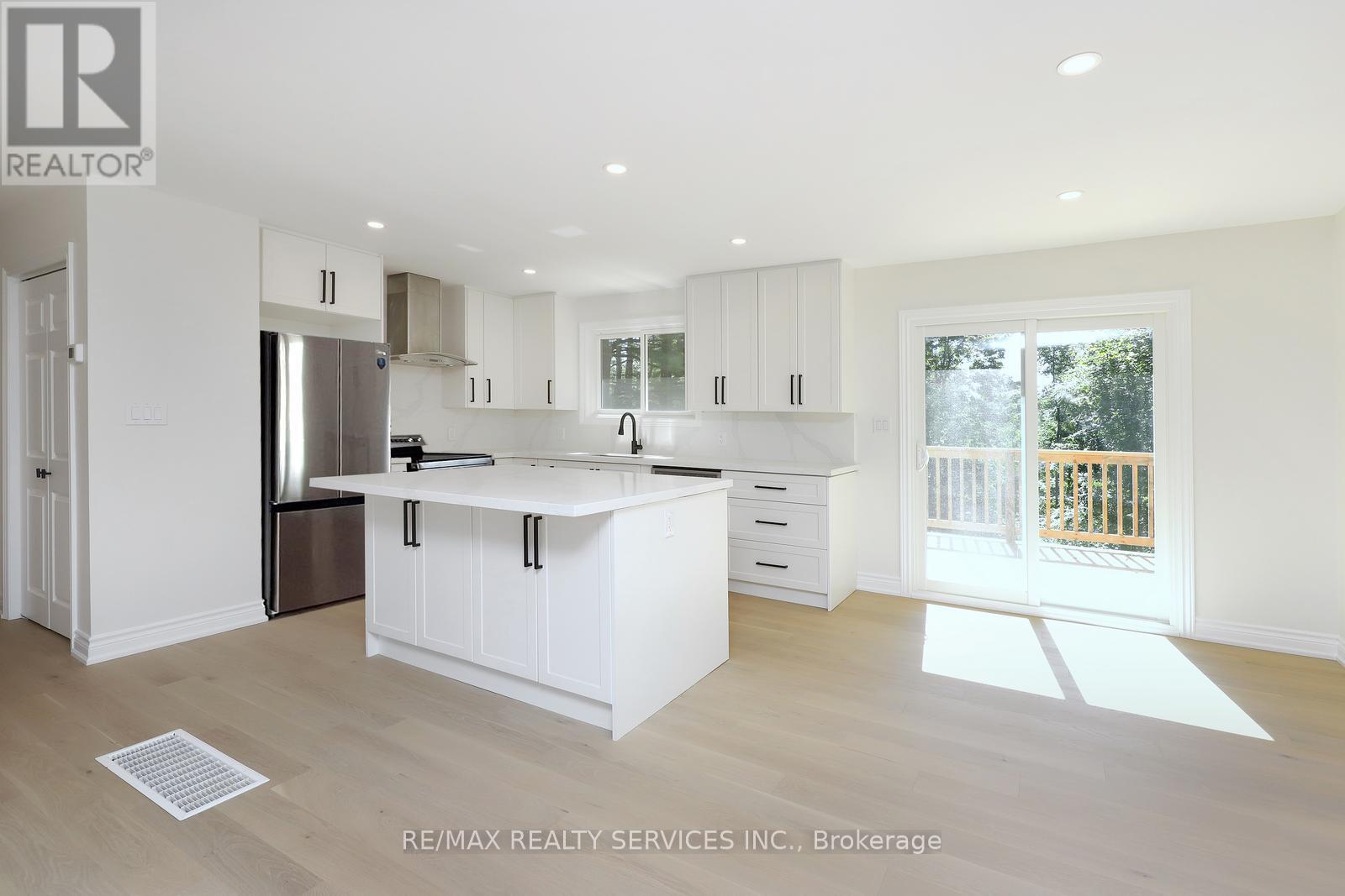 8570 Hwy 12, Oro-Medonte, Ontario  L3V 0K1 - Photo 9 - S12924320