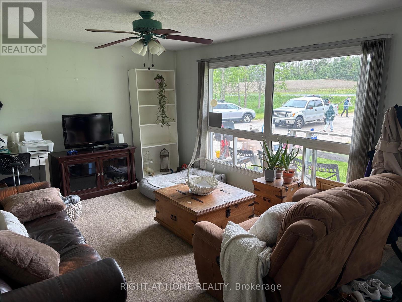 1013 Penetanguishene Road, Barrie, Ontario  L4M 4Y8 - Photo 2 - S12932508