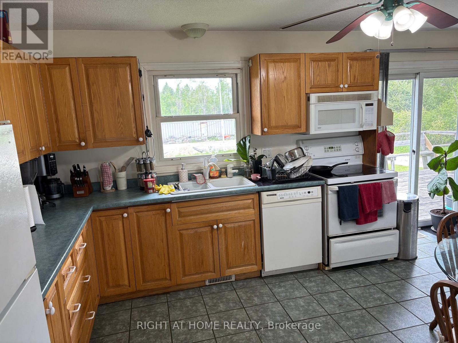 1013 Penetanguishene Road, Barrie, Ontario  L4M 4Y8 - Photo 3 - S12932508