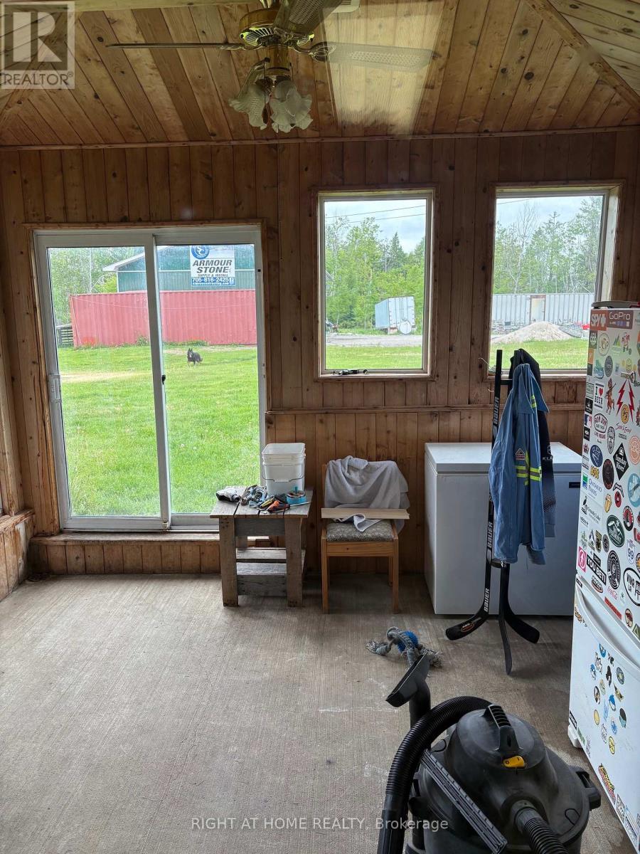 1013 Penetanguishene Road, Barrie, Ontario  L4M 4Y8 - Photo 7 - S12932508