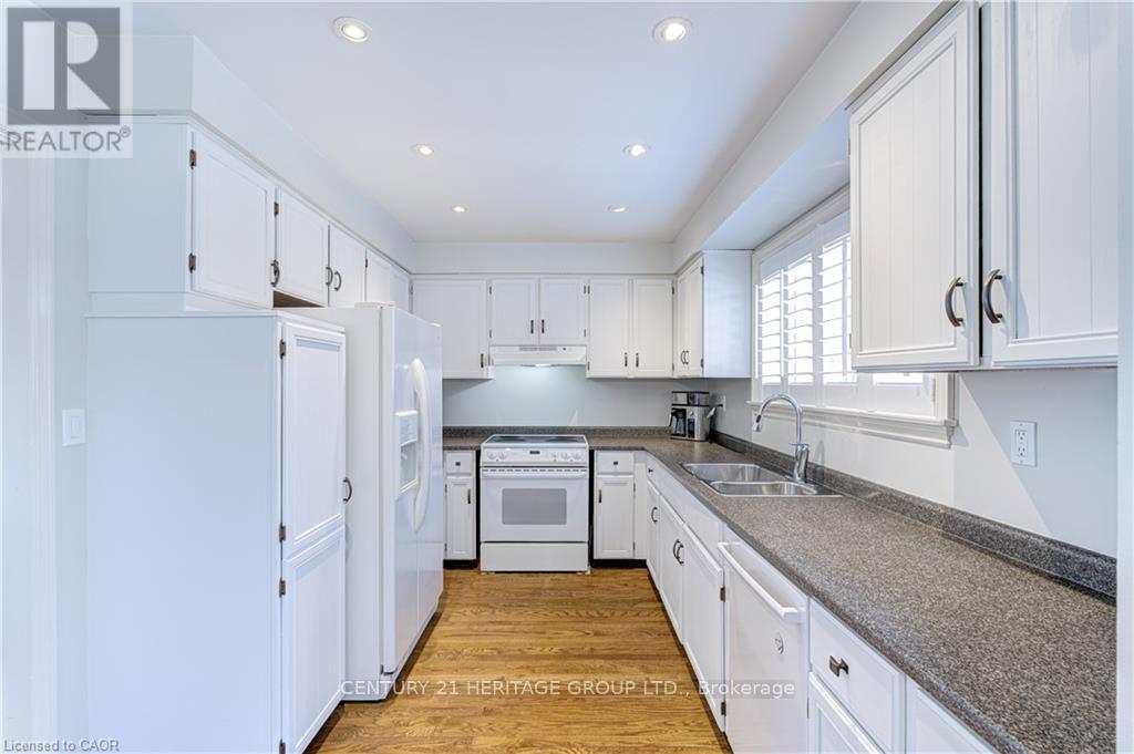 2325 Montgomery Drive, Burlington, Ontario  L7P 4J9 - Photo 14 - W12932510