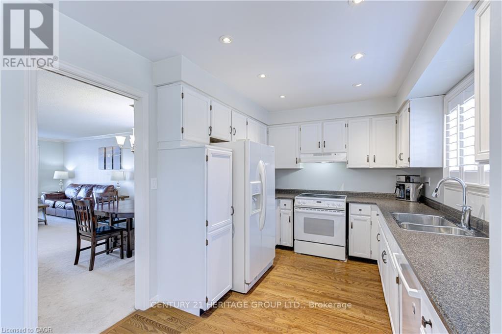 2325 Montgomery Drive, Burlington, Ontario  L7P 4J9 - Photo 15 - W12932510