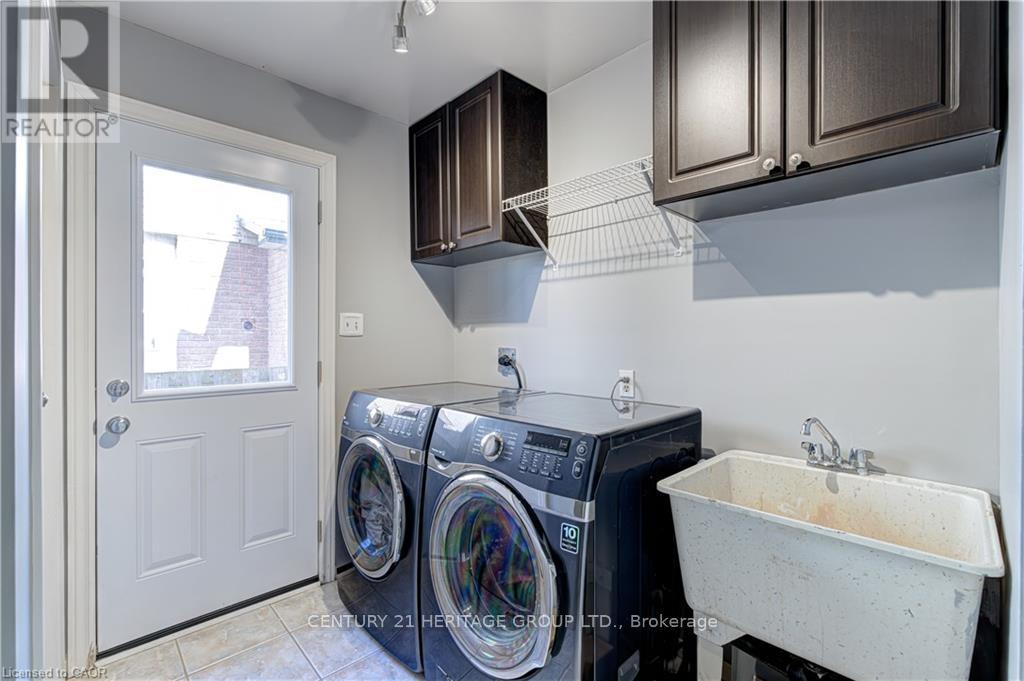 2325 Montgomery Drive, Burlington, Ontario  L7P 4J9 - Photo 20 - W12932510