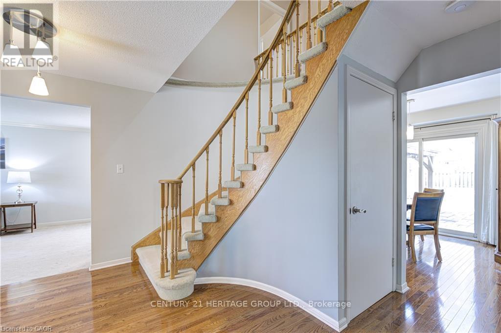 2325 Montgomery Drive, Burlington, Ontario  L7P 4J9 - Photo 21 - W12932510