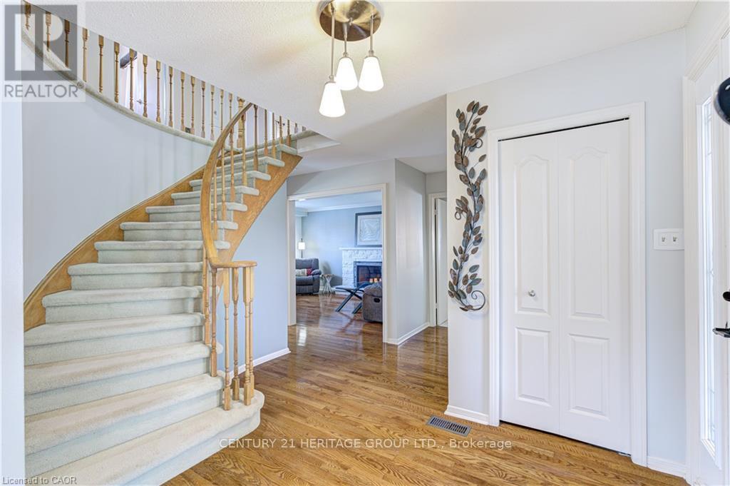 2325 Montgomery Drive, Burlington, Ontario  L7P 4J9 - Photo 22 - W12932510