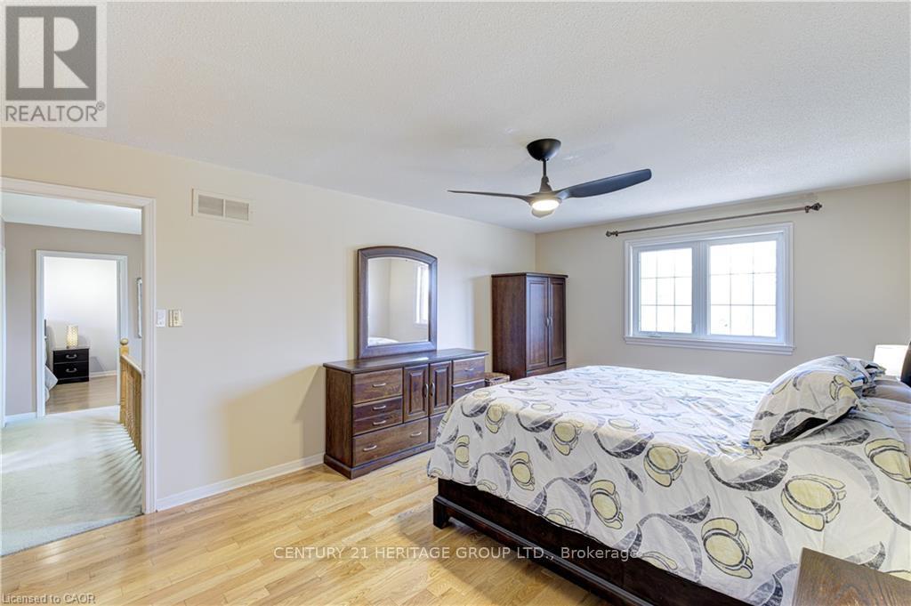 2325 Montgomery Drive, Burlington, Ontario  L7P 4J9 - Photo 25 - W12932510