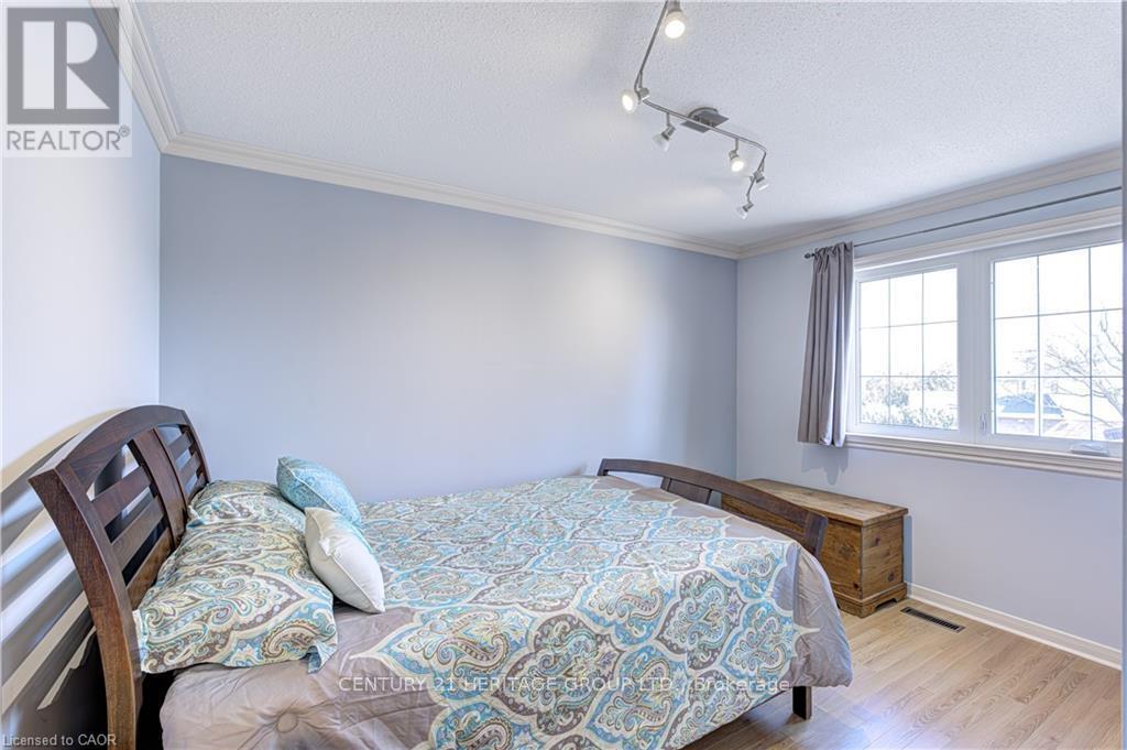 2325 Montgomery Drive, Burlington, Ontario  L7P 4J9 - Photo 28 - W12932510