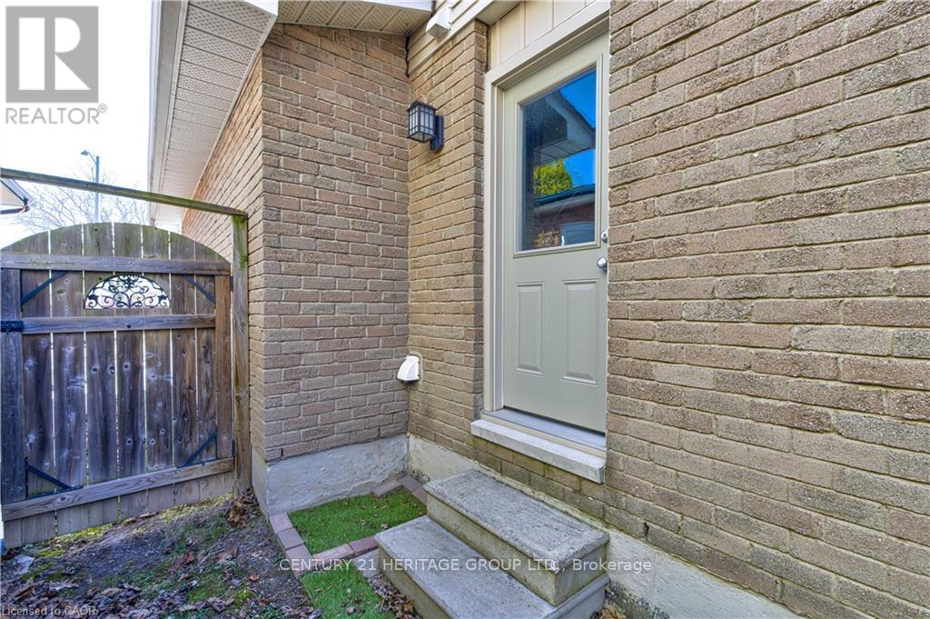 2325 Montgomery Drive, Burlington, Ontario  L7P 4J9 - Photo 32 - W12932510