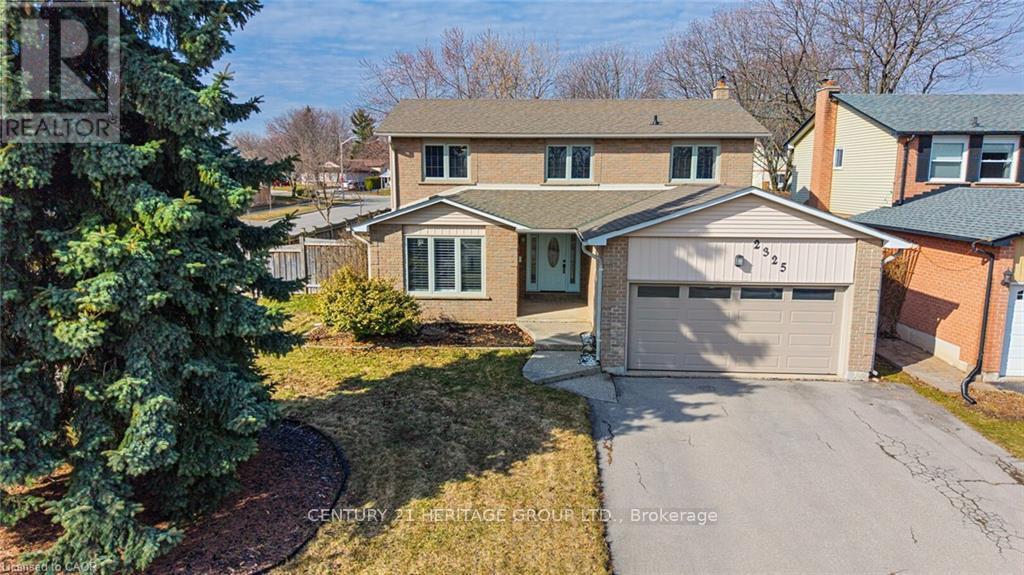 2325 Montgomery Drive, Burlington, Ontario  L7P 4J9 - Photo 5 - W12932510