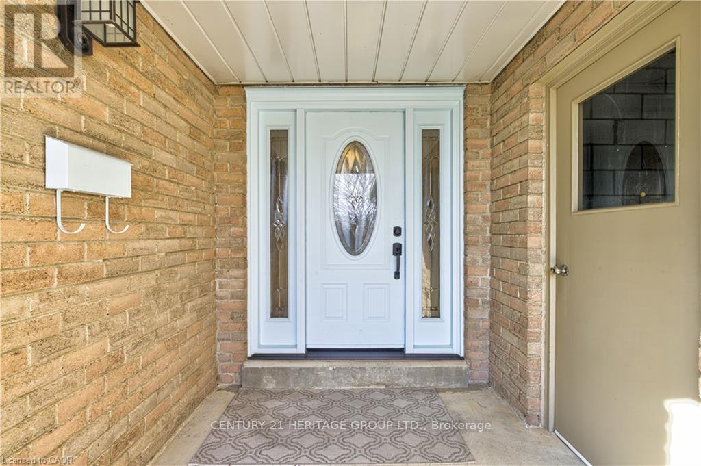 2325 Montgomery Drive, Burlington, Ontario  L7P 4J9 - Photo 6 - W12932510