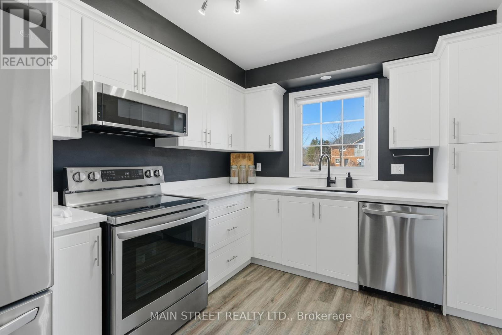 2 - 110 Silvan Drive, Welland, Ontario  L3C 6C3 - Photo 4 - X12932522