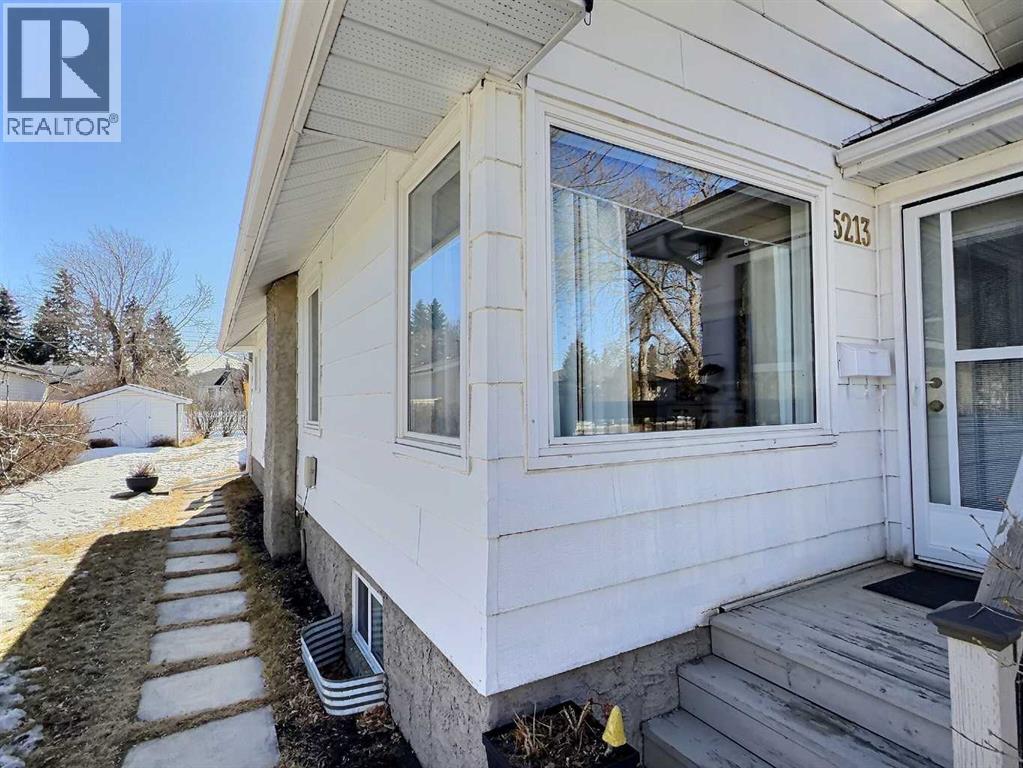 5213 55 Avenue, Ponoka, Alberta  T4J 1G9 - Photo 3 - A2294423