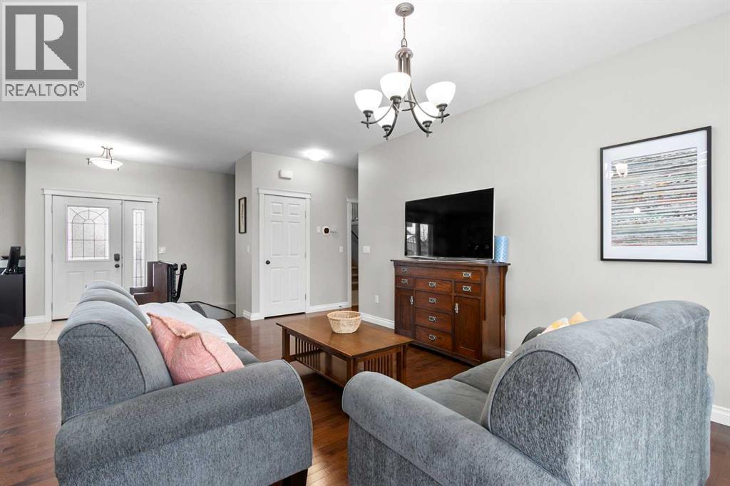 6 Vera Close, Olds, Alberta  T4H 0C4 - Photo 6 - A2274392