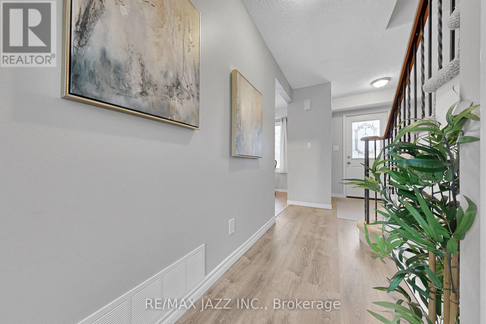 102 Penfound Drive, Clarington, Ontario  L1C 4B8 - Photo 6 - E12932536