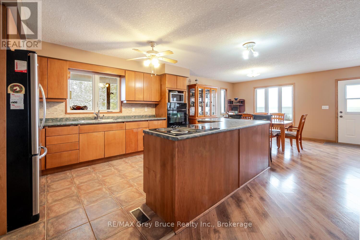 504240 Grey Road 1 Road W, Georgian Bluffs, Ontario  N0H 2T0 - Photo 20 - X12932538