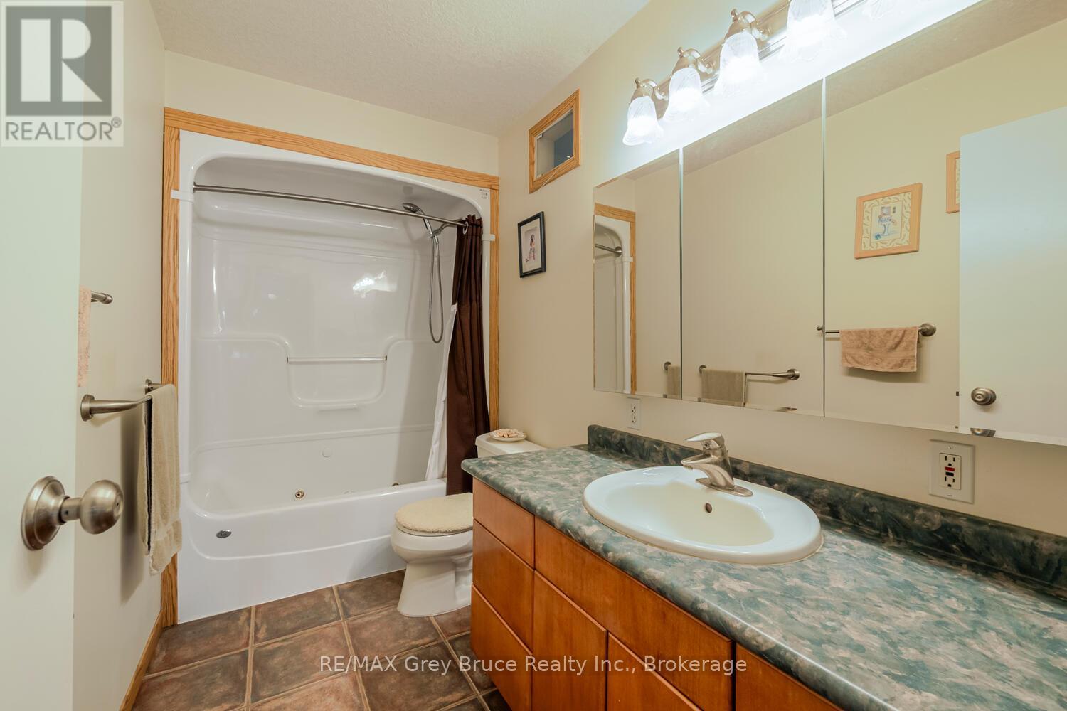 504240 Grey Road 1 Road W, Georgian Bluffs, Ontario  N0H 2T0 - Photo 24 - X12932538