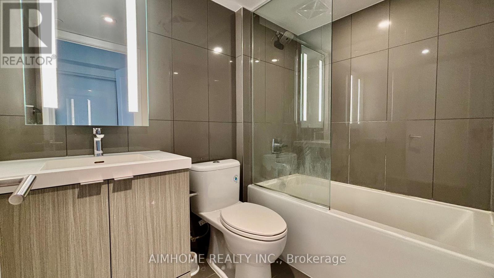 1722 - 585 Bloor Street E, Toronto, Ontario  M4W 0B3 - Photo 16 - C12932526