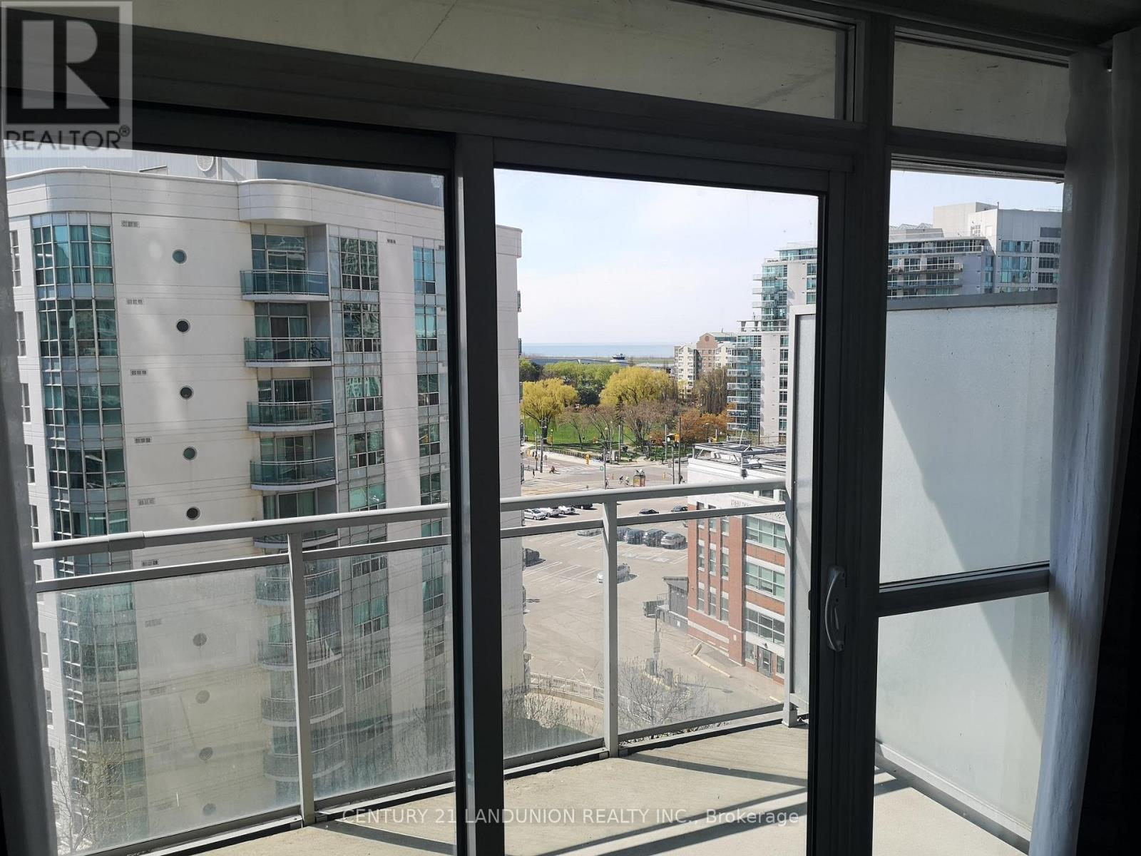 1015 - 38 Dan Leckie Way, Toronto, Ontario  M5V 2V6 - Photo 17 - C12932582