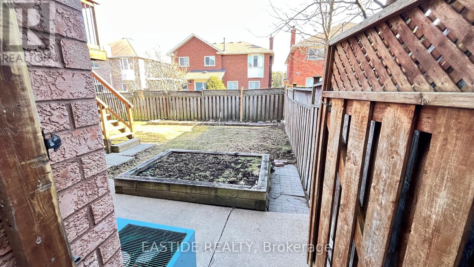 21 Woodstone Avenue, Richmond Hill, Ontario  L4S 1H3 - Photo 4 - N12932524