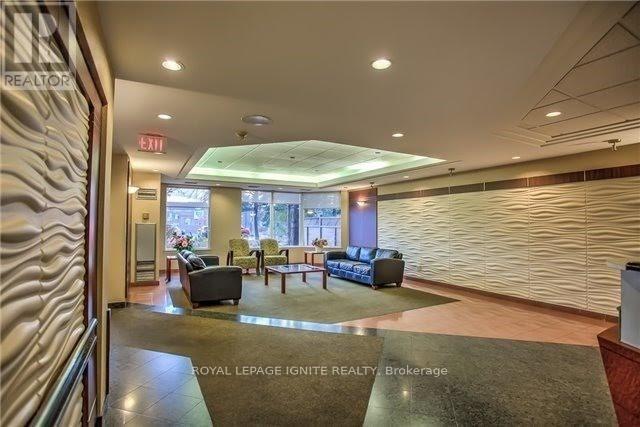 1815 - 135 Hillcrest Avenue, Mississauga, Ontario  L5B 4B1 - Photo 2 - W12932528