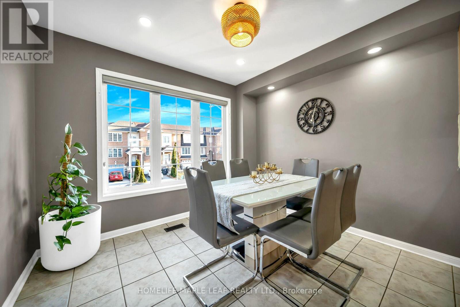 103 Dunlop Court, Brampton, Ontario  L6X 5A6 - Photo 13 - W12932544