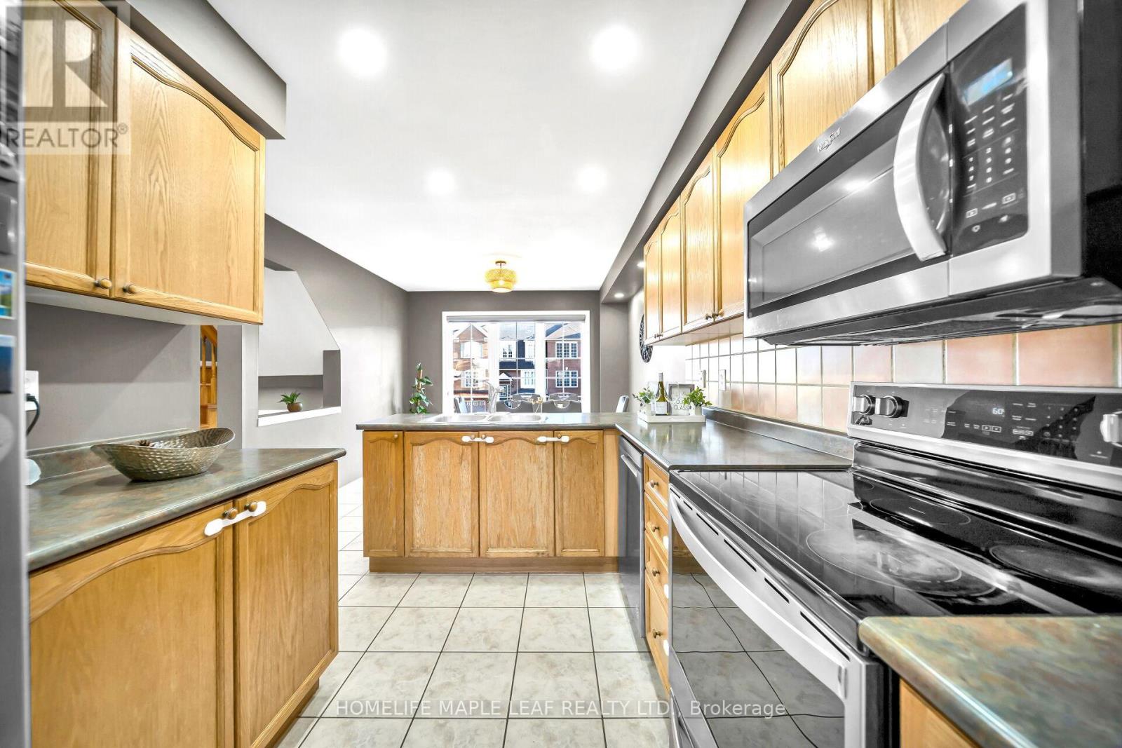 103 Dunlop Court, Brampton, Ontario  L6X 5A6 - Photo 17 - W12932544