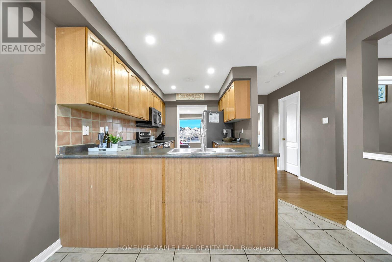 103 Dunlop Court, Brampton, Ontario  L6X 5A6 - Photo 20 - W12932544