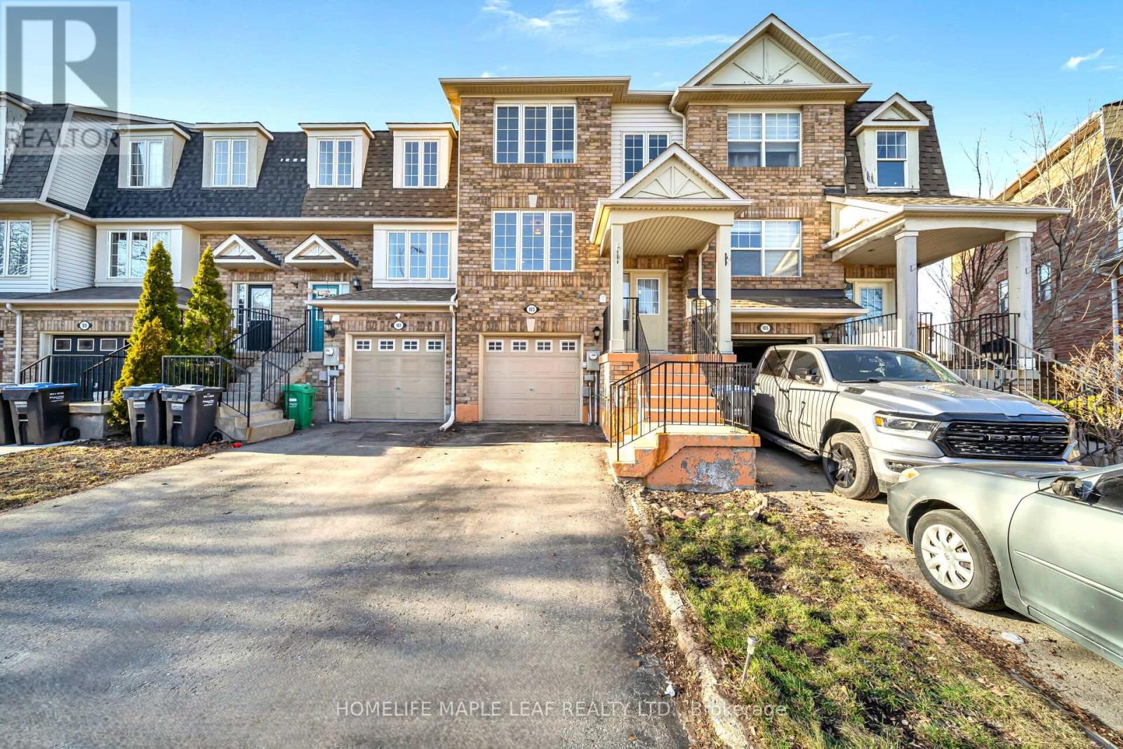 103 Dunlop Court, Brampton, Ontario  L6X 5A6 - Photo 3 - W12932544