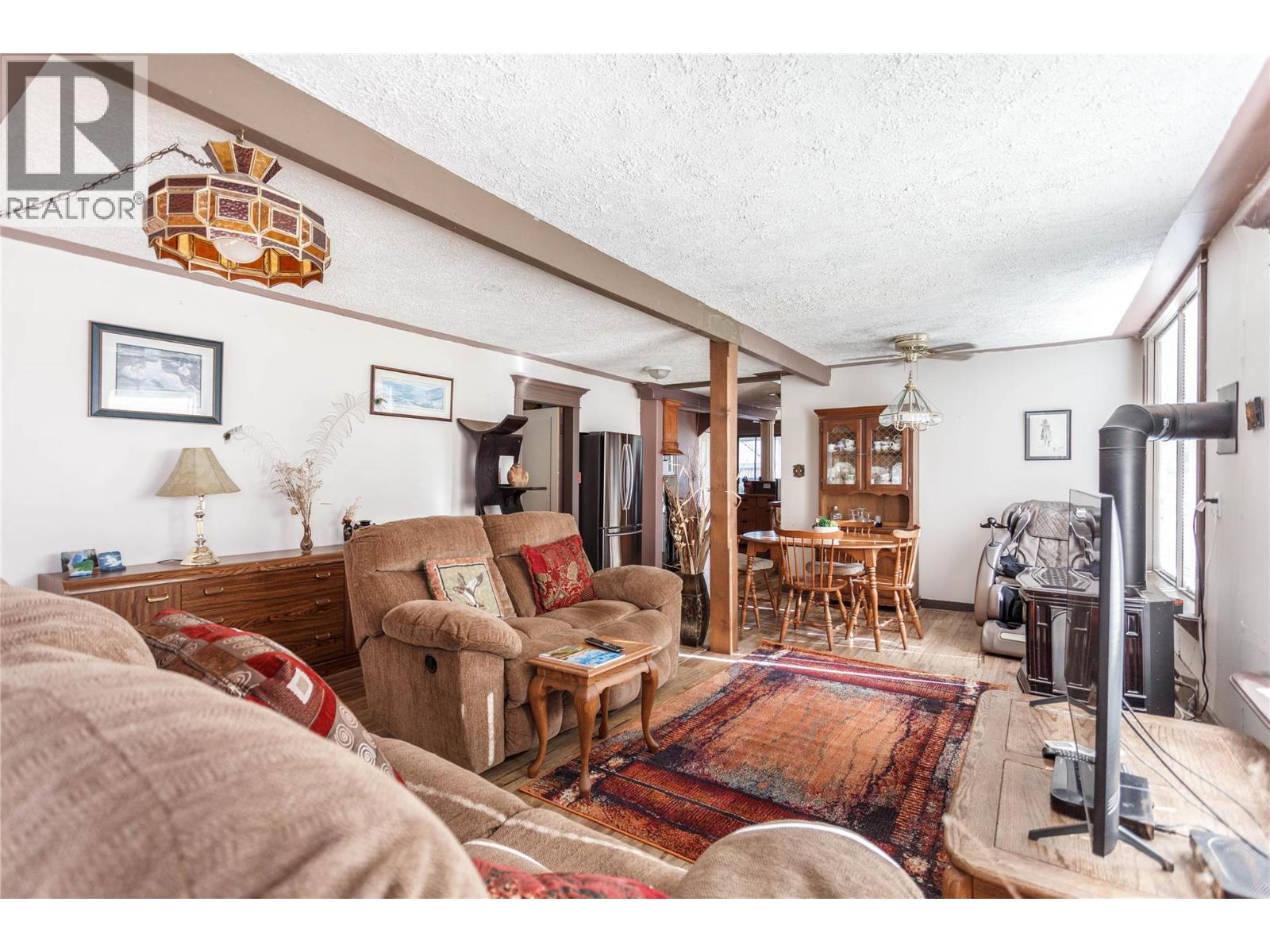 1978 Pleasant Valley Road, Spallumcheen, British Columbia V4Y 0T7 - Photo 13 - 10376530