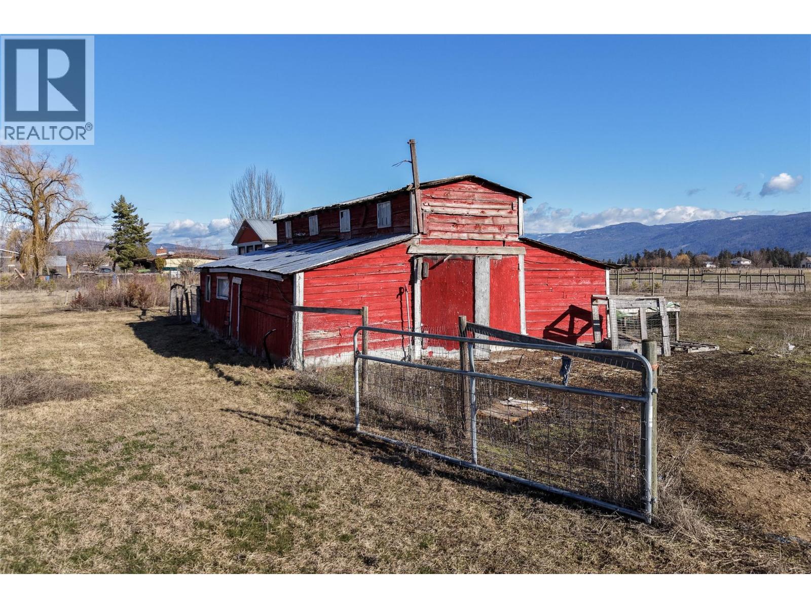 1978 Pleasant Valley Road, Spallumcheen, British Columbia V4Y 0T7 - Photo 31 - 10376530