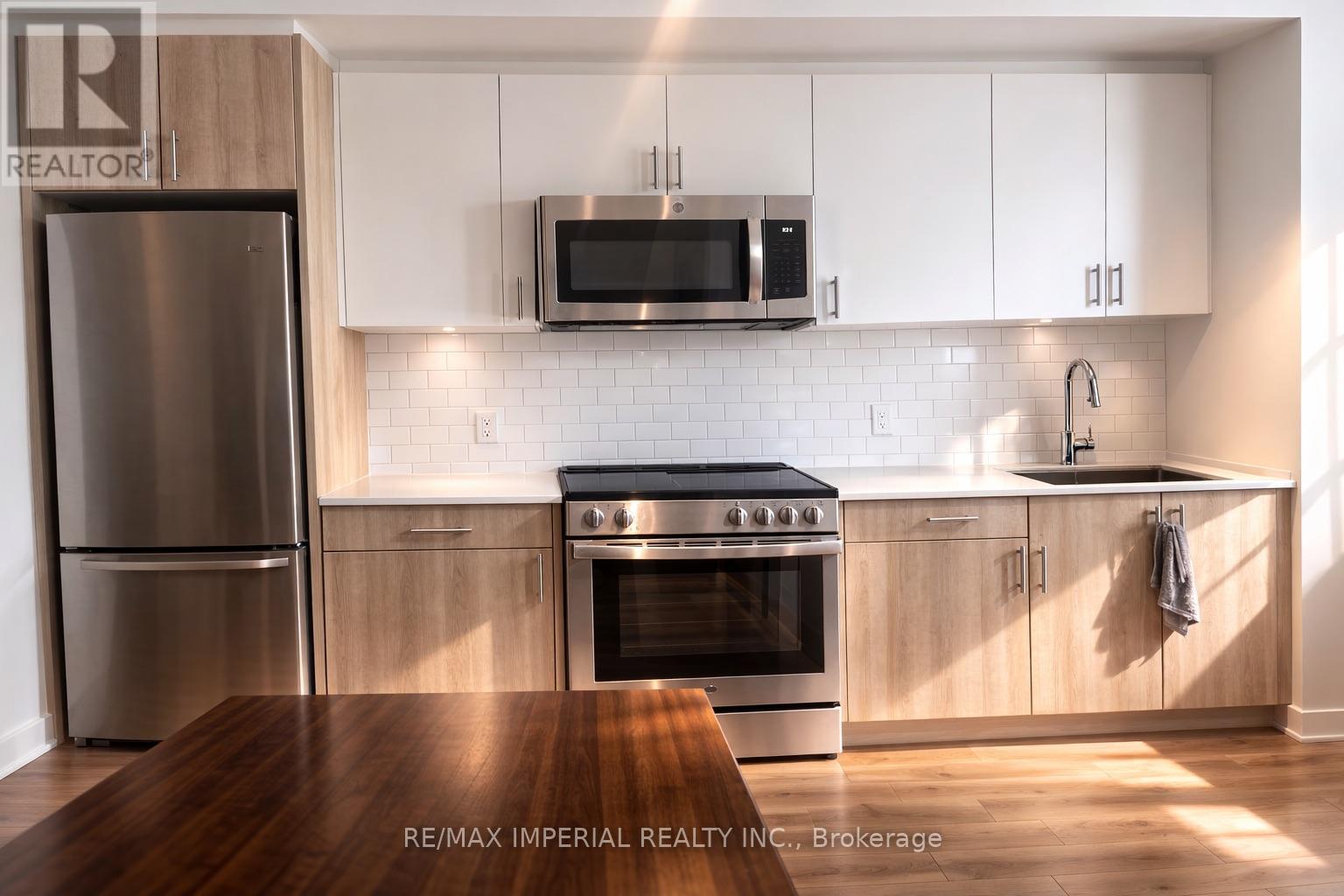 605 - 1195 The Queensway, Toronto, Ontario M8Z 1R7 - Photo 3 - W12831368