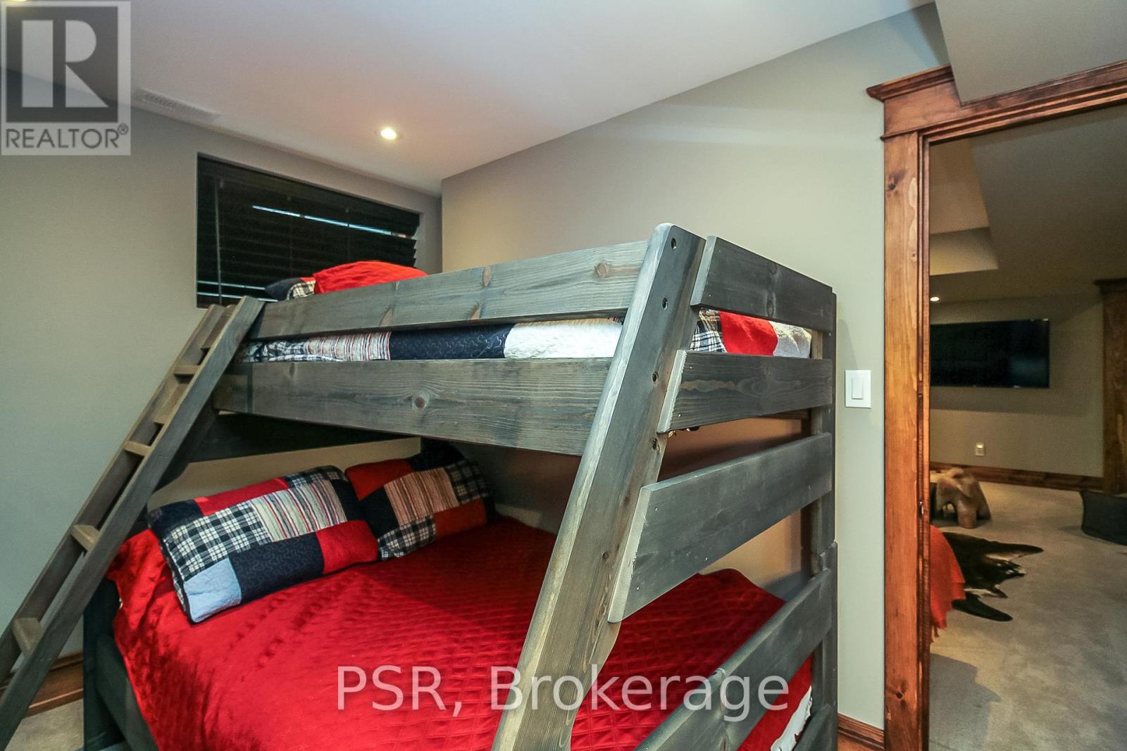 145 Snowbridge Way, Blue Mountains, Ontario  L9Y 0V1 - Photo 15 - X12932590