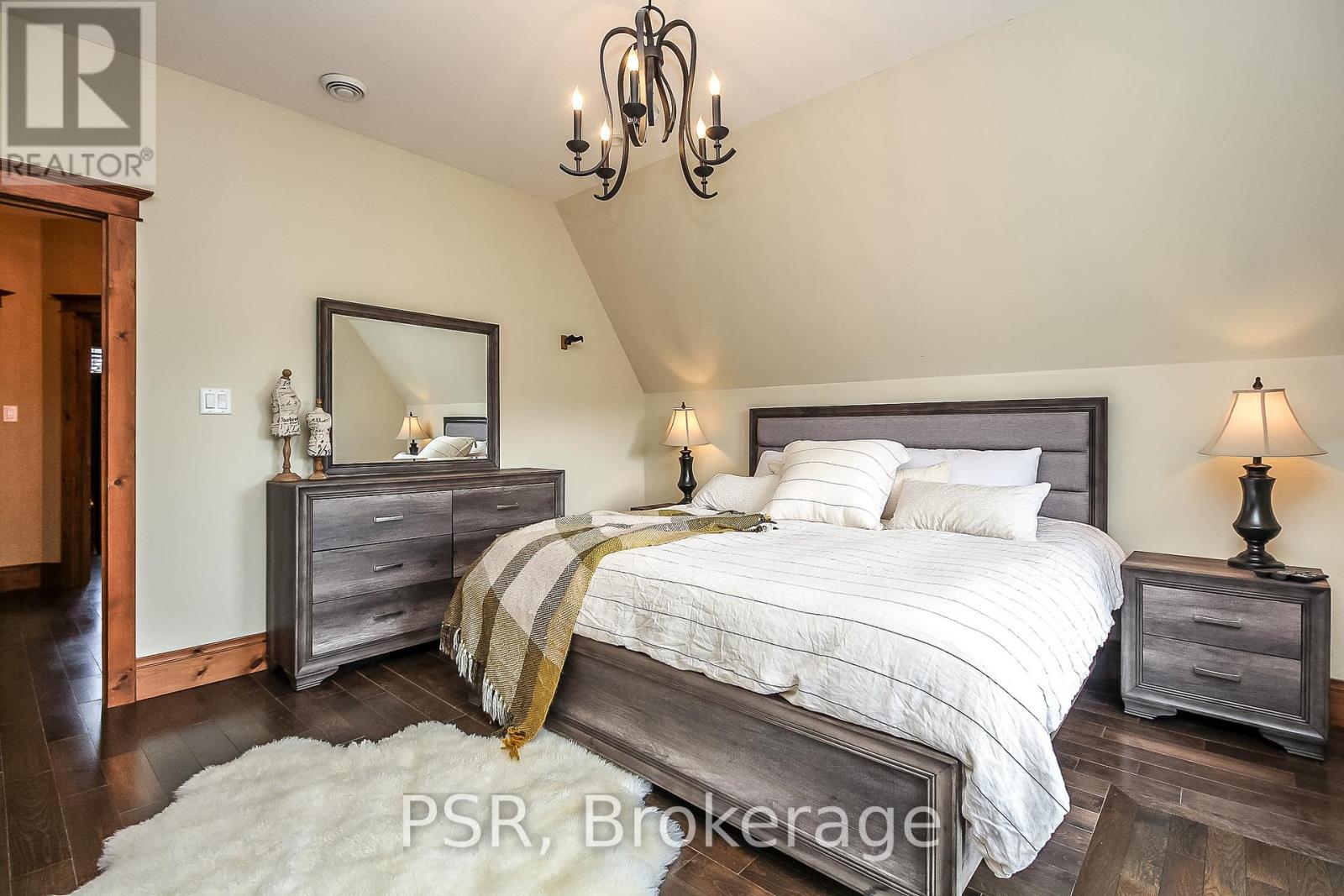 145 Snowbridge Way, Blue Mountains, Ontario  L9Y 0V1 - Photo 21 - X12932590