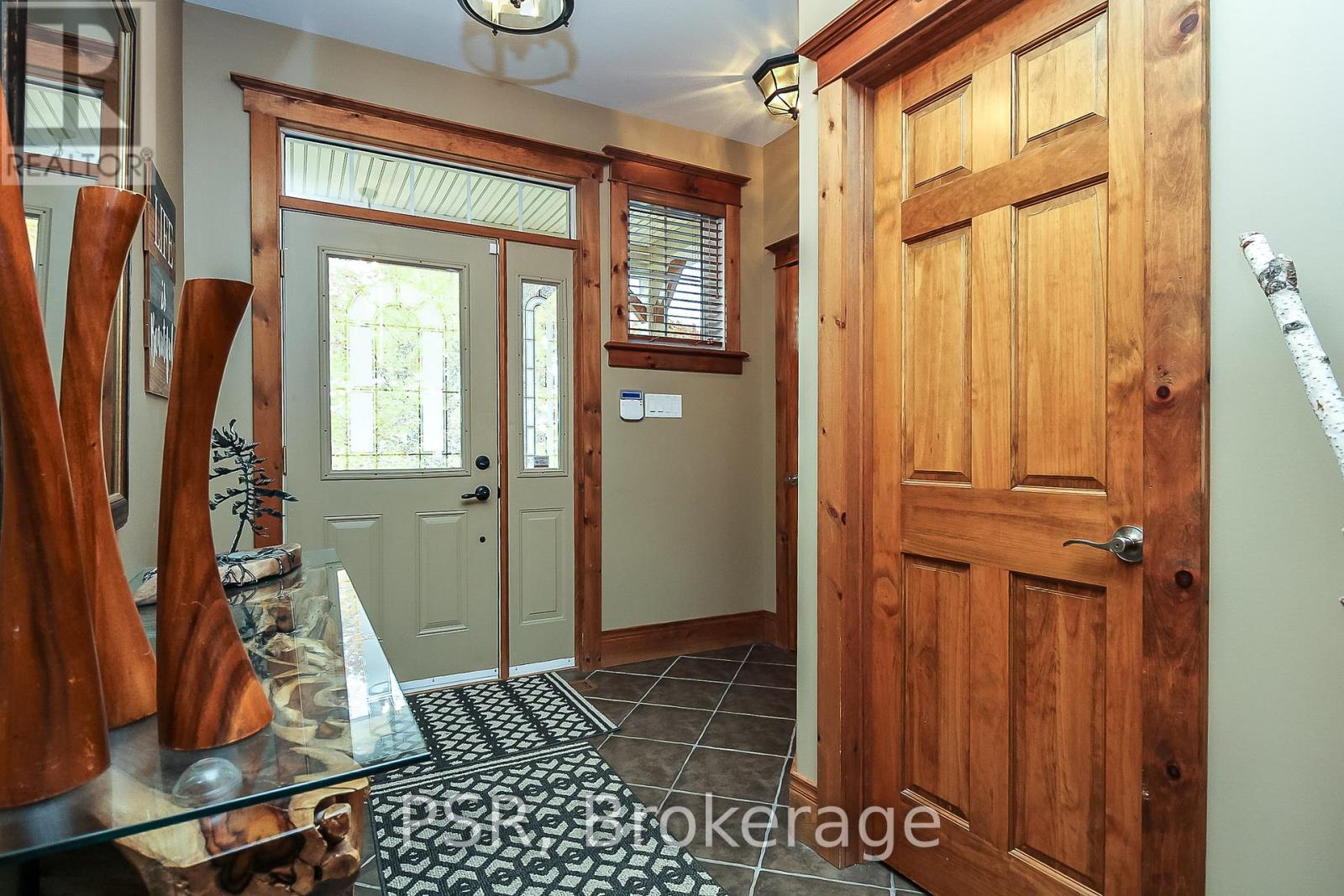 145 Snowbridge Way, Blue Mountains, Ontario  L9Y 0V1 - Photo 4 - X12932590