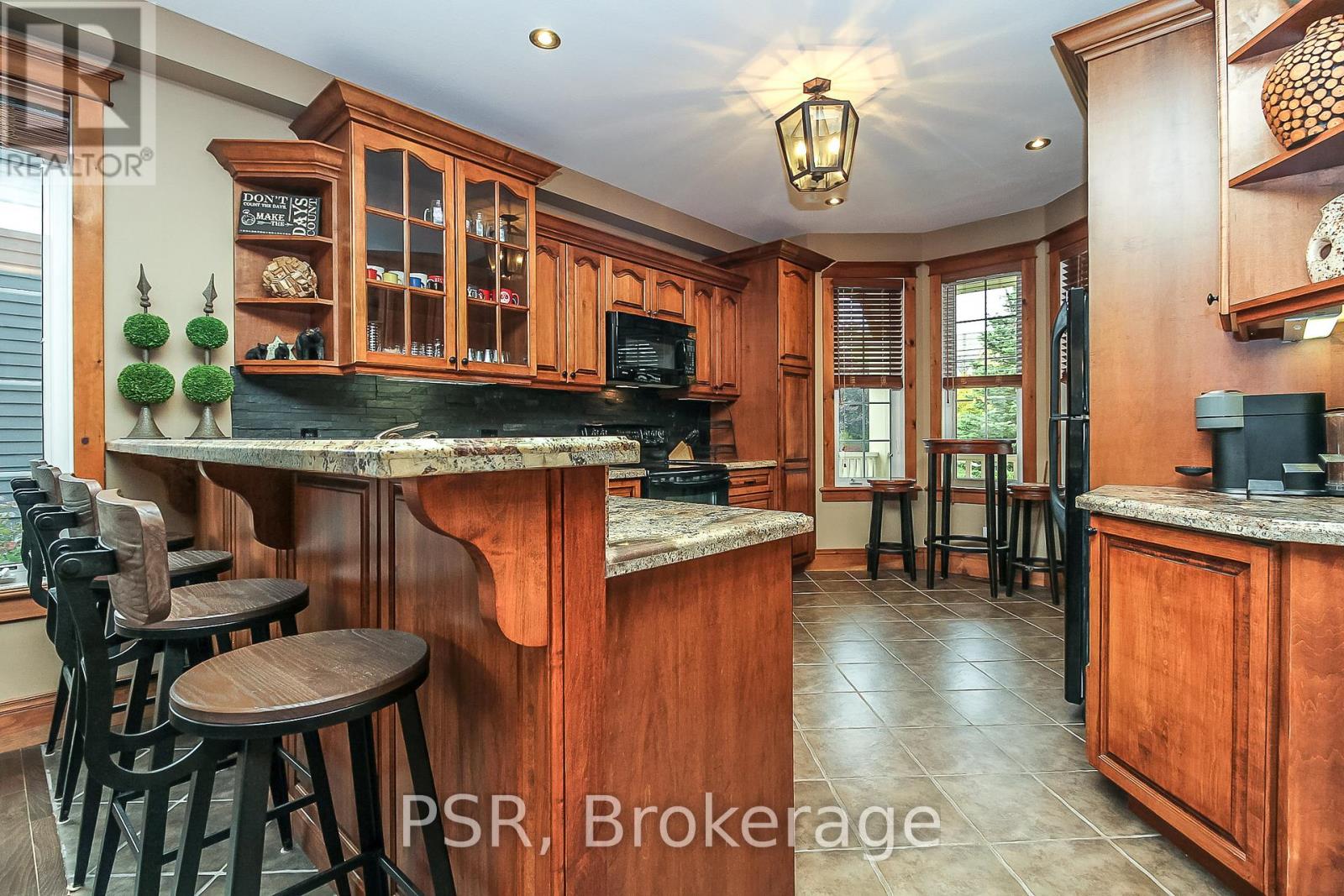 145 Snowbridge Way, Blue Mountains, Ontario  L9Y 0V1 - Photo 6 - X12932590