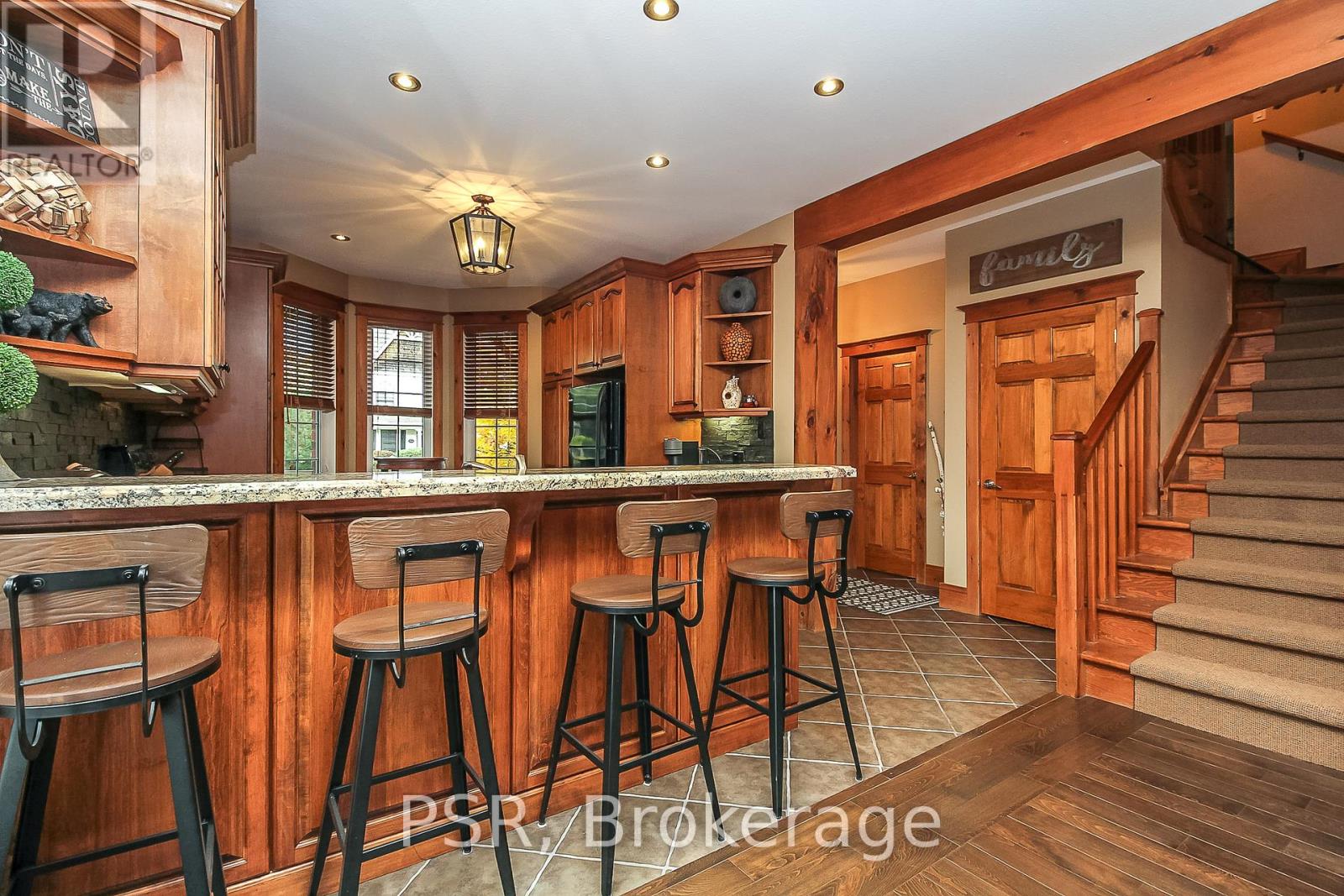 145 Snowbridge Way, Blue Mountains, Ontario  L9Y 0V1 - Photo 8 - X12932590