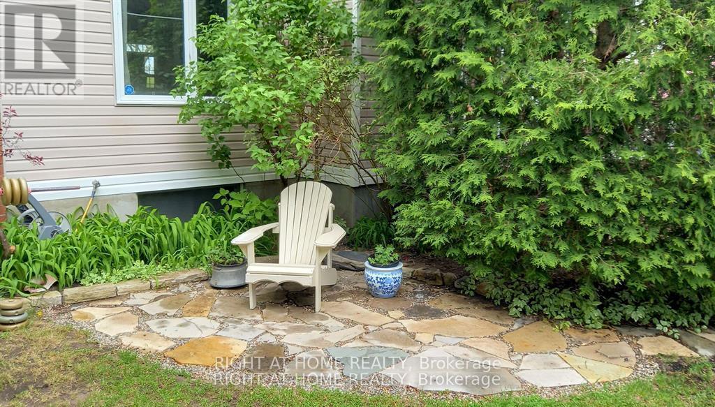 142 Windhurst Drive, Ottawa, Ontario  K2G 6K8 - Photo 3 - X12932600