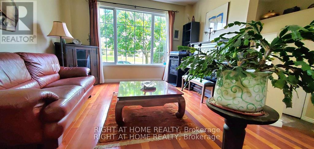 142 Windhurst Drive, Ottawa, Ontario  K2G 6K8 - Photo 8 - X12932600