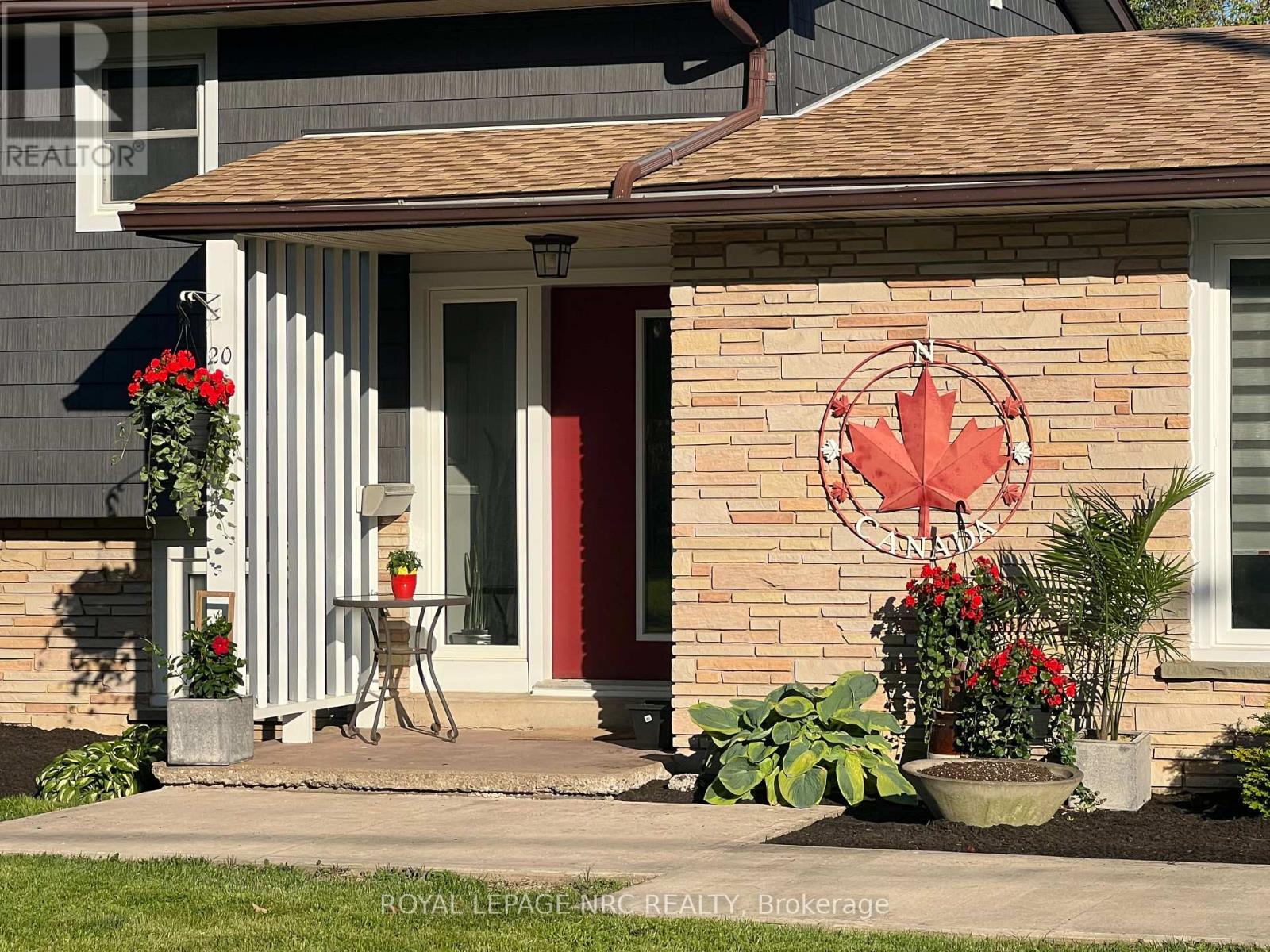 20 Colbeck Drive, Welland, Ontario  L3C 5B5 - Photo 3 - X12932610