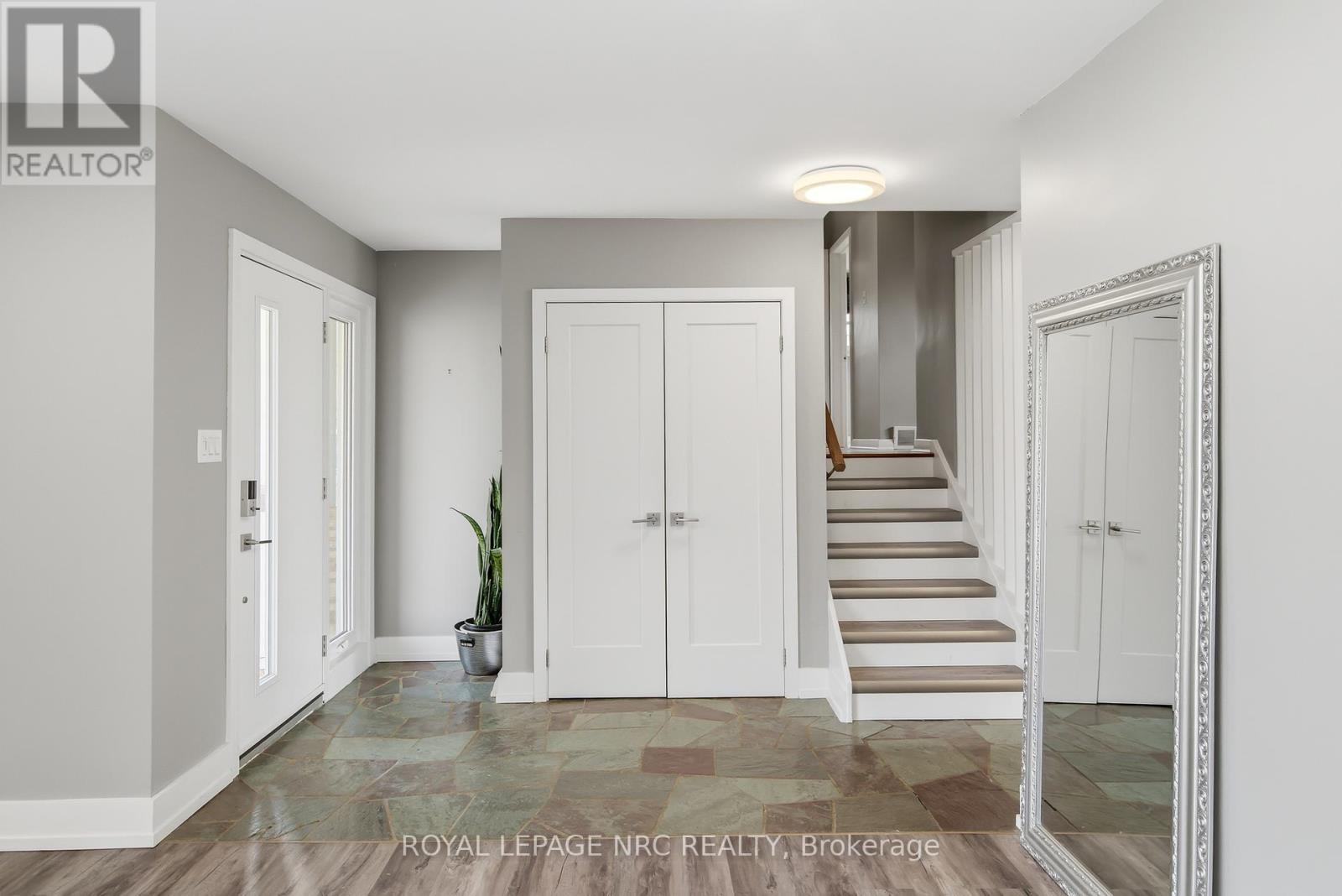 20 Colbeck Drive, Welland, Ontario  L3C 5B5 - Photo 4 - X12932610