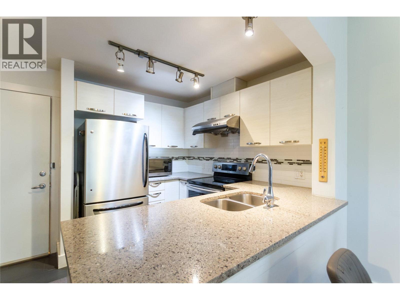 106 7428 Byrnepark Walk, Burnaby, British Columbia  V3N 0B4 - Photo 7 - R3104278