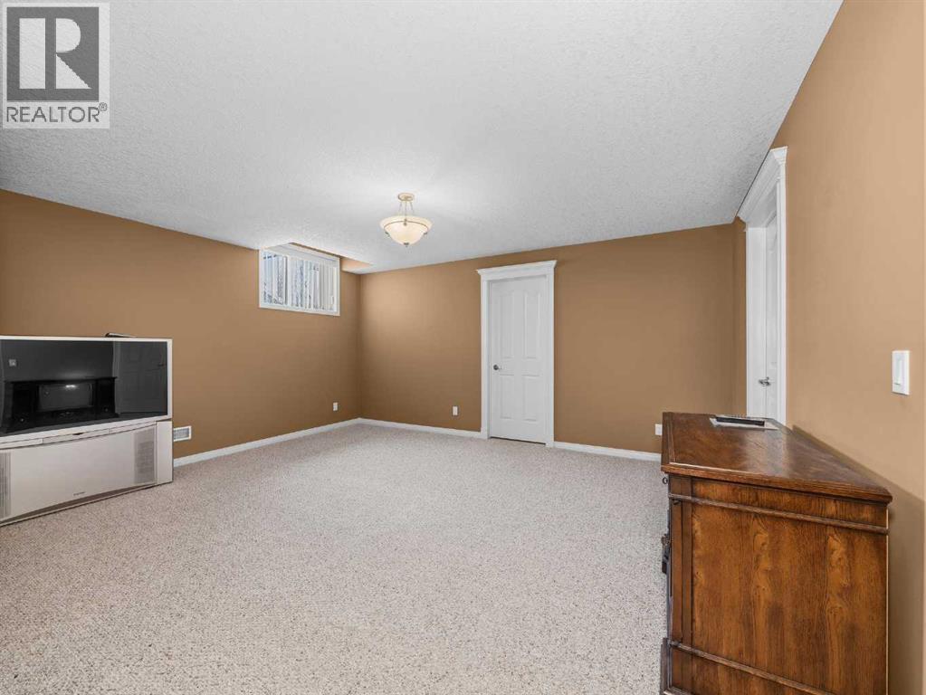 157 Valley Creek Place Nw, Calgary, Alberta  T3B 5V1 - Photo 25 - A2296480