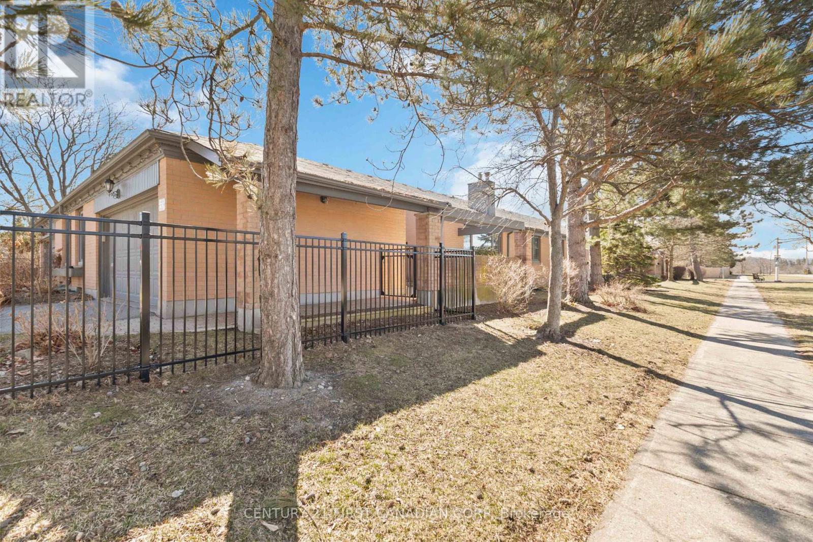 53 - 50 Fiddlers Green Road, London North, Ontario  N6H 4T4 - Photo 46 - X12931690