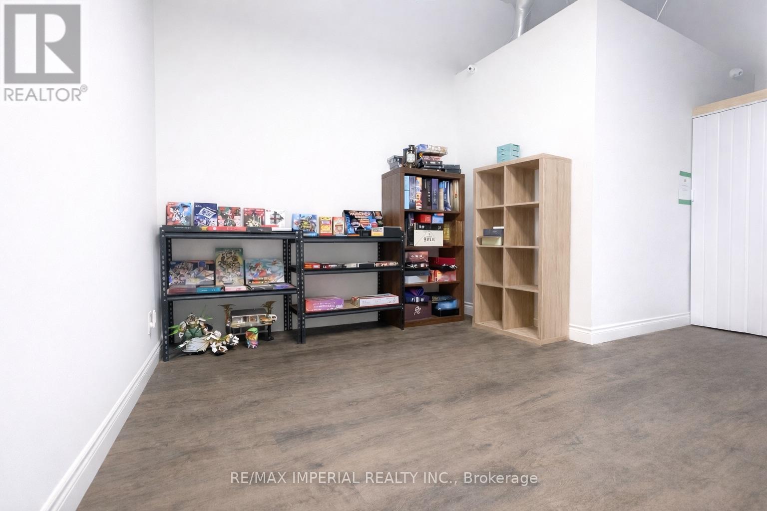 8 - 505 King Street W, Hamilton, Ontario L8P 1B9 - Photo 2 - X12932612