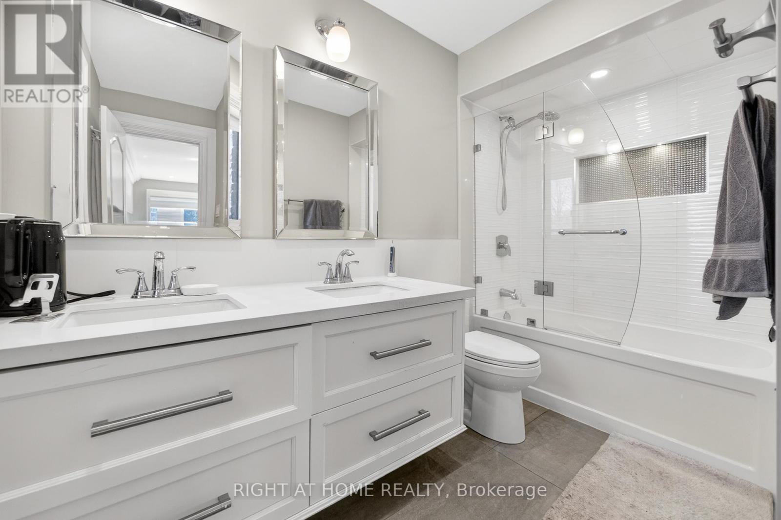 661 Wellington Street W, Aurora, Ontario  L4G 6J7 - Photo 33 - N12931326