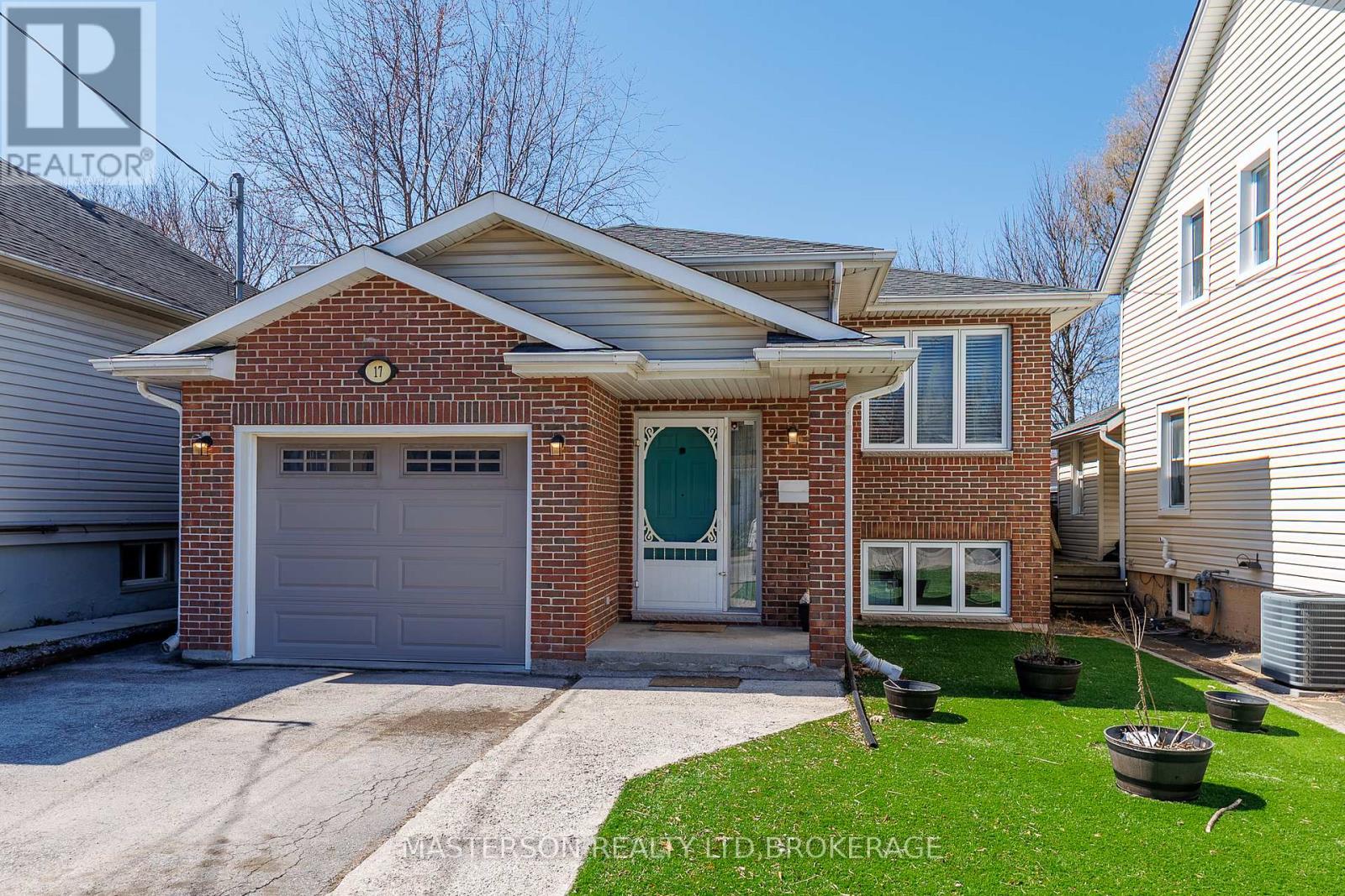 17 Lorne Street, St. Catharines, Ontario  L2P 3C6 - Photo 1 - X12932644