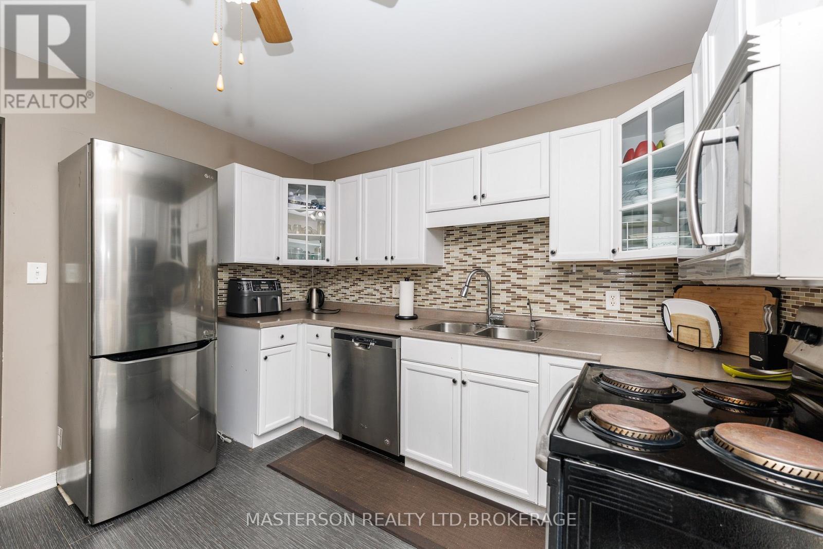 17 Lorne Street, St. Catharines, Ontario  L2P 3C6 - Photo 10 - X12932644