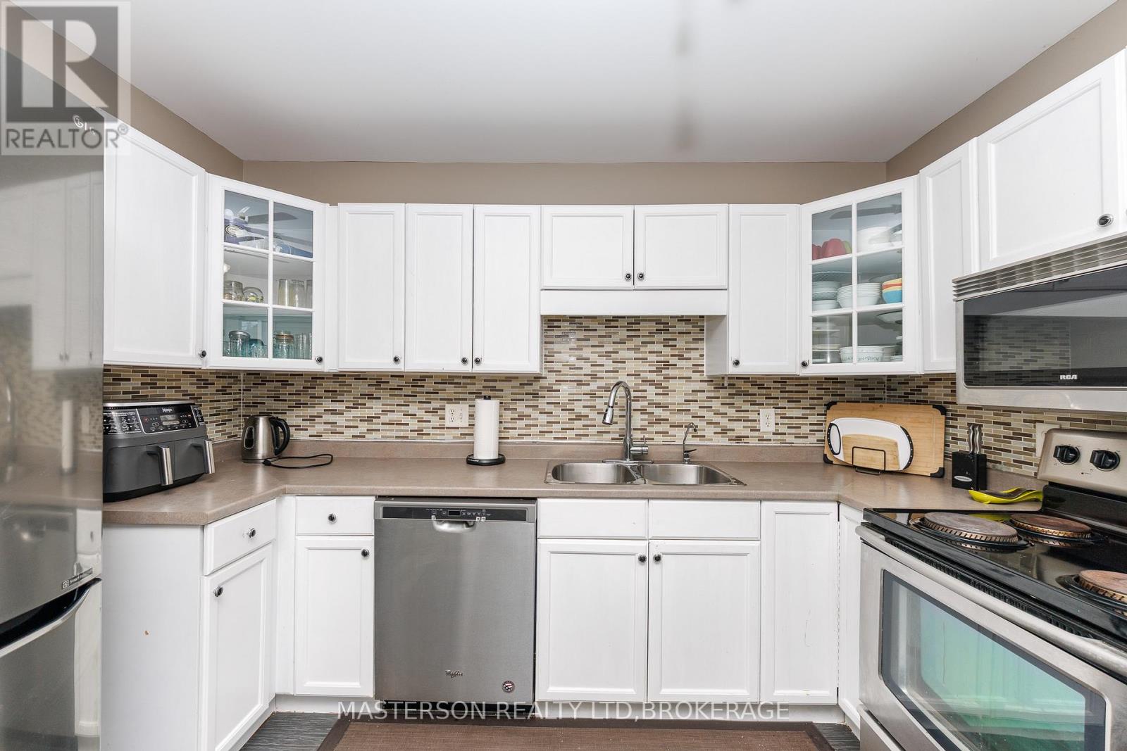 17 Lorne Street, St. Catharines, Ontario  L2P 3C6 - Photo 9 - X12932644