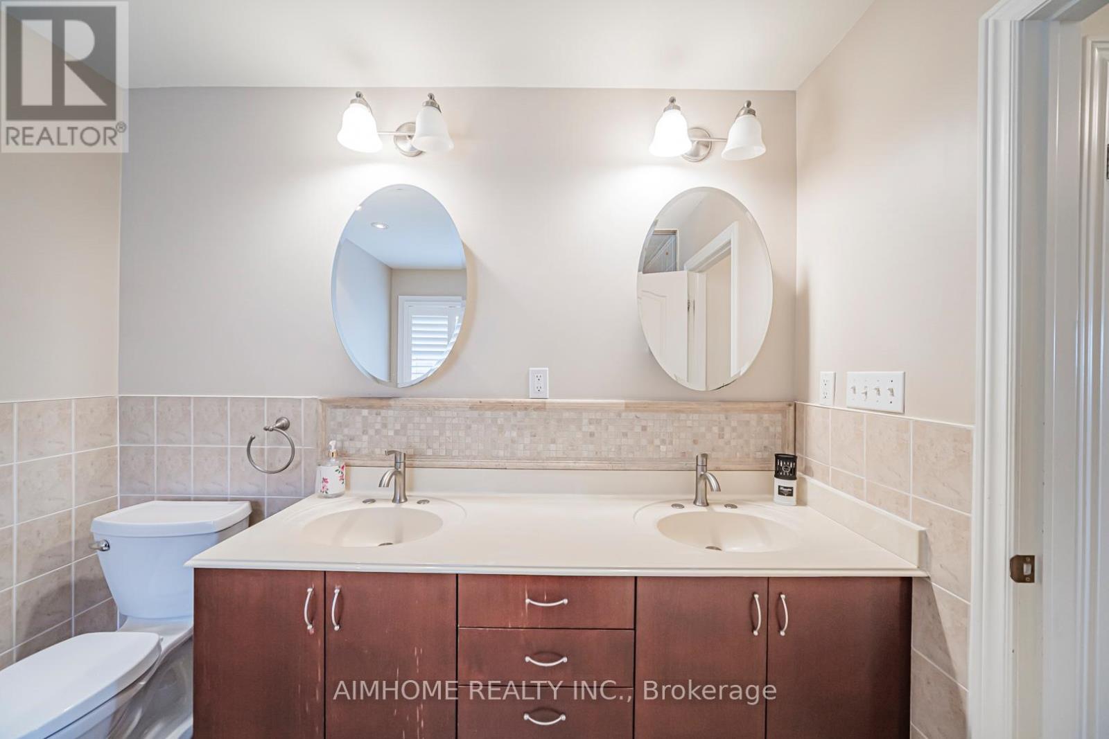 1132 Woodington Lane, Oakville, Ontario  L6H 7T9 - Photo 11 - W12932642