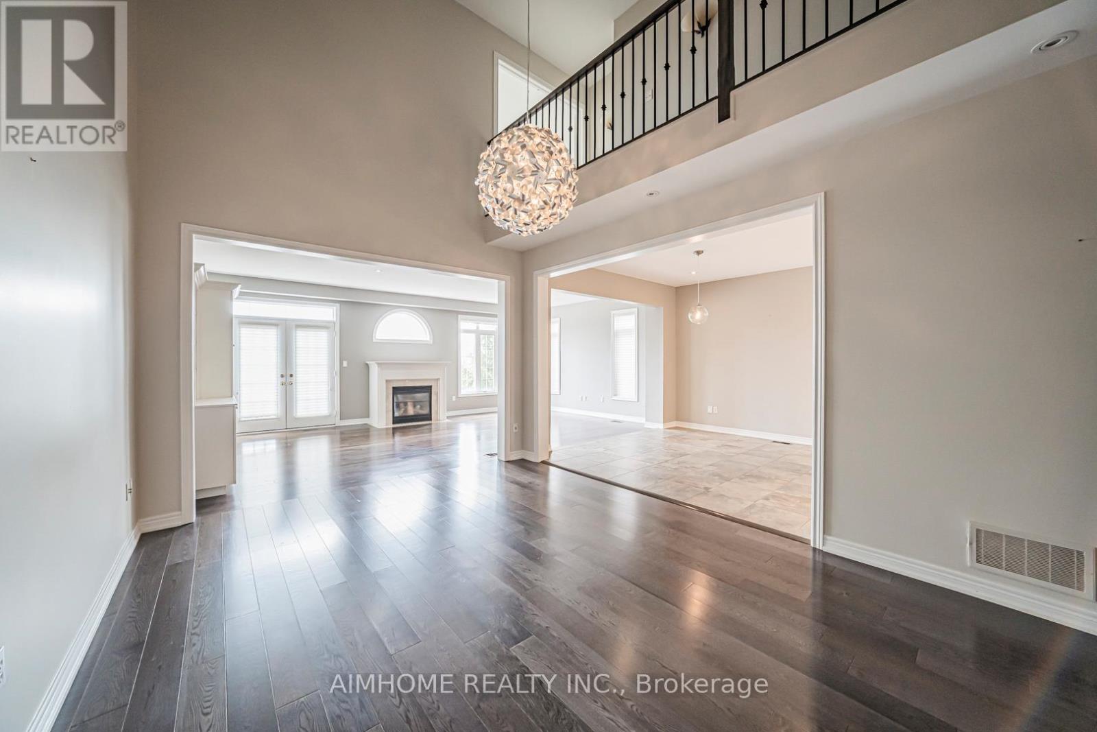 1132 Woodington Lane, Oakville, Ontario  L6H 7T9 - Photo 2 - W12932642